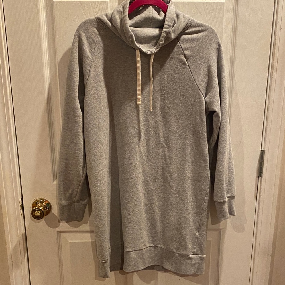 GAP Gray Hooded Tunic Top size Medium 
A0009